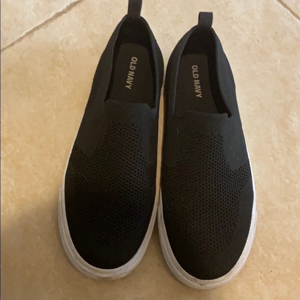 Boys old navy shoes size 4
